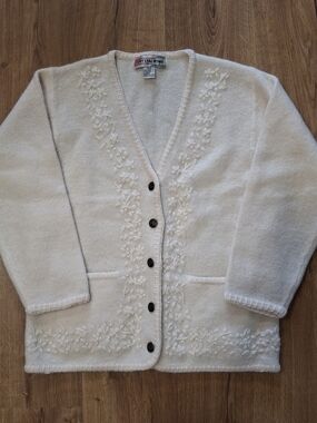 CRYSTAL-Kobe Sweater Sz M 100% Wool Ivory White Embroider Vintage